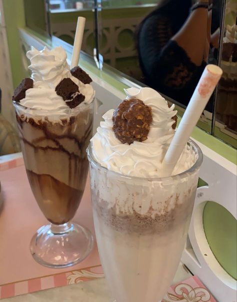 #pinterest #food #aesthetic #milkshake Milkshake Aesthetic Vintage, Chocolate Milkshake Aesthetic, Milkshakes Aesthetic, Aesthetic Milkshake, Candyland Characters, Kny Tweets, Milkshake Aesthetic, Dante Russo, Milkshake Shop