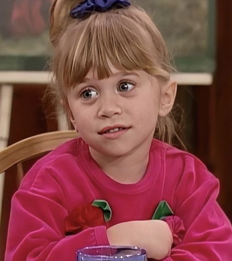 Michelle Tanner Icons, Book Motivation, Michelle Tanner, Olsen Sister, Fuller House, Kissing In The Rain, Mary Kate Ashley, Dr House, Olsen Twins