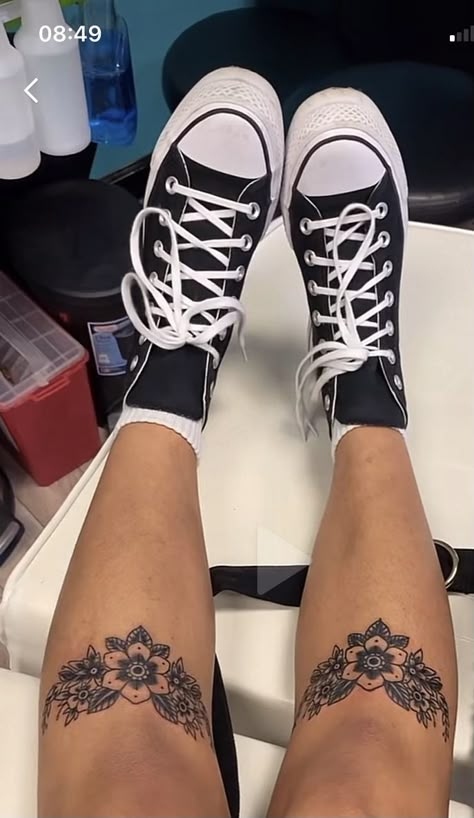 Traditional Knee Frame Tattoo, American Traditional Under Knee Tattoo, Curved Knee Tattoo, Round The Knee Tattoo, Tattoos Under Knee, Girl Knee Tattoo, Symmetrical Thigh Tattoos, Front Shin Tattoo, Matching Leg Tattoos