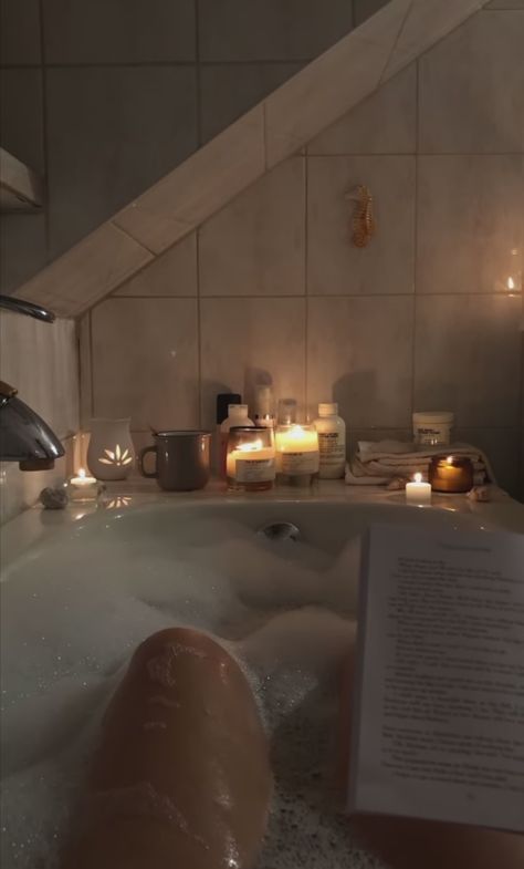 Night Bath Aesthetic, Cozy Shower Aesthetic, Night Shower Aesthetic, Bath Tub Aesthetic, Bathtub Aesthetic, Aesthetic Bath, Cozy Bath, Bath Aesthetic, Shower Rooms