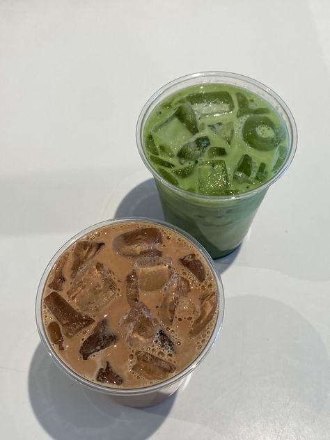 Matcha Cocktail, Boba Bar, Coffee Matcha, Two Types Of People, Matcha Drink, Coffee Pictures, Pretty Drinks, Birthday Cup, Types Of People