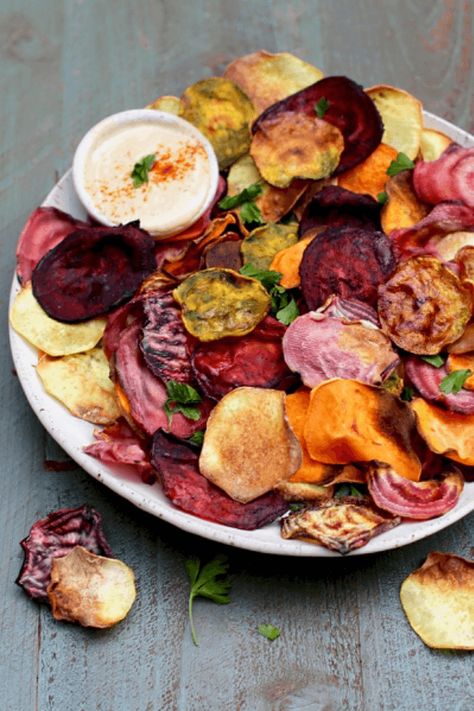 Baked Veggie Chips, Tahini Dipping Sauce, Healthy Chips Recipe, Healthy Chips, Vegetable Chips, Homemade Chips, Veggie Chips, Domino Effect, Root Veggies