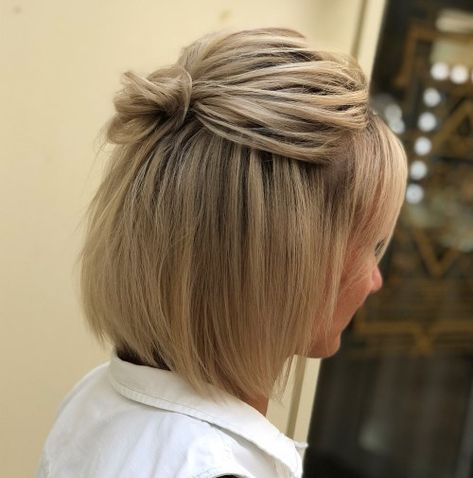 Cute Knotted Half Updo for Bob Short Bob Updo, Bob Updo Hairstyles, Bob Updo, Updos For Short Hair, Banana Hair Clips, Easy Hair Updos, Hairdos For Short Hair, Peinados Fáciles Para Cabello Corto, Penteado Cabelo Curto