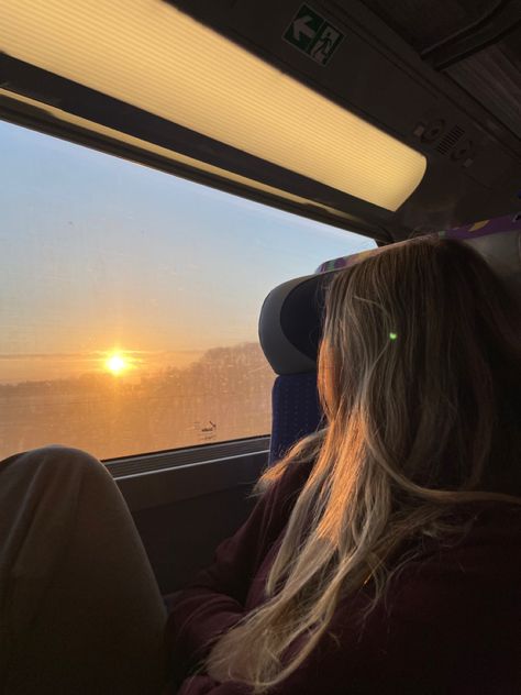 Go Train Aesthetic, Eurostar Train Aesthetic, Overnight Train Aesthetic, Aesthetic Train Ride, Solo Traveling Aesthetic, European Train Aesthetic, Europe Tour Aesthetic, Train Girl Aesthetic, Traveling Girl Aesthetic