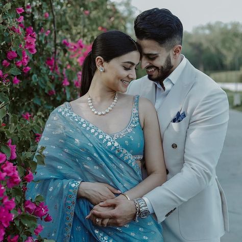 Pre Wedding Photoshoot Props, Indian Wedding Poses, Pre Wedding Photoshoot Outfit, Poses Couple, Wedding Photoshoot Props, Engagement Photography Poses, Pre Wedding Photoshoot Outdoor, Pre Wedding Shoot Ideas, Couple Wedding Dress