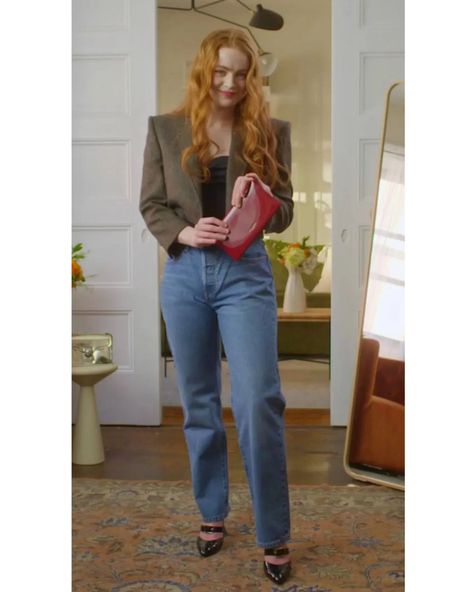 Stranger Things Girl, Sadie Sink, Dressy Outfits, Fashion Classy, Get Dressed, Stranger Things, Bell Bottom Jeans, Mom Jeans, Vintage Inspired