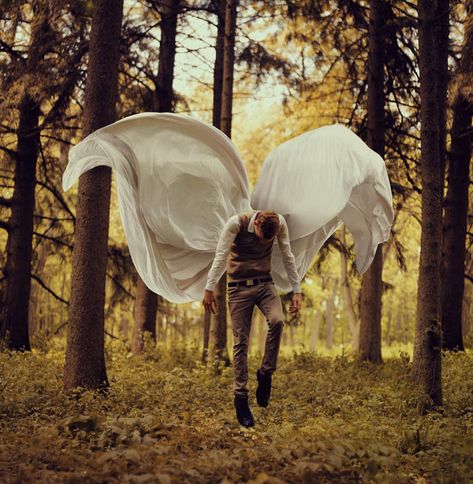 Surreal Self-Portraits by Kyle Thompson Dancers Among Us, Kyle Thompson, Creative Self Portraits, Francesca Woodman, Green Angel, Boy Portrait, Wow Photo, Self Photography, White Guy