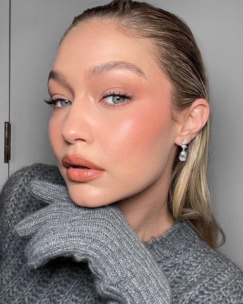 Gigi Hadid Makeup Natural, Gigi Hadid Makeup, Soft Autumn Makeup, Gigi Hadid Looks, Round Face Makeup, Bad Makeup, Gigi Style, Bella Gigi Hadid, Beauty Inspo