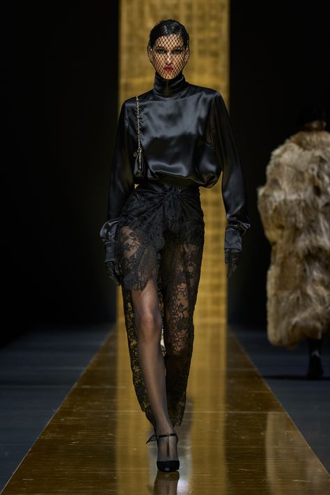 Ysl Fashion Runway, Ysl Runway, Dolce And Gabbana Fashion Show, Dolce And Gabbana Runway, Ysl Fashion, Haute Fashion, Dolce And Gabbana Fashion, Black Wardrobe, Black Clothes