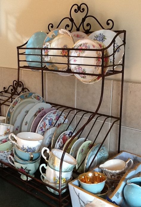 Pottery Shed, Tea Set Display, Vintage Dishes Antiques, Upcycle Diy, Vintage Crockery, Vintage Dishware, Tiny Camper, Kitchen Plate, Future Kitchen