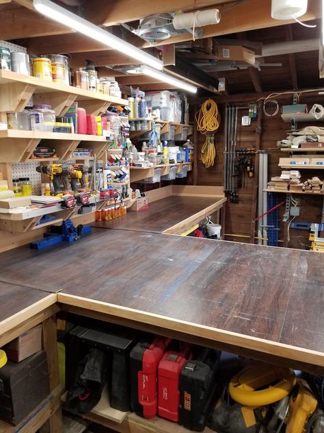 Workshop Space Design, Small Woodworking Shop Ideas, Workshop Shelves, Garage Workshop Layout, Garage Workbench Plans, Workshop Shed, Garage Workshop Plans, Building A Workbench, Workshop Layout