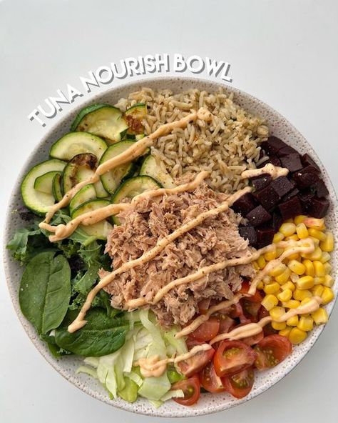 ABBY // FOOD + FITNESS on Instagram: "Tuna Nourish Bowl 🥬 Let’s play a game called ‘How many nourish bowls can Abby make before she runs out of ideas?’ Let’s hope it never ends 🙈. This delicious nourish bowl is ideal for those work, school or busy day lunches! Let me know if you try it out 🥰 #dEATS 👇🏻 - 1 can (65g) tuna in spring water, drained - 1/2 cup (125g) brown rice, cooked @tildariceau - 1/2 cup corn, drained from can - 1/2 cup beetroot, diced - 1/2 cup cherry tomatoes, diced - 1/2 Budget Friendly Meals Families, Tuna Lunch, Rice Bowls Healthy, Cook Zucchini, Tuna Dinners, Nourish Bowls, It Never Ends, Nourish Bowl, Healthy Tuna