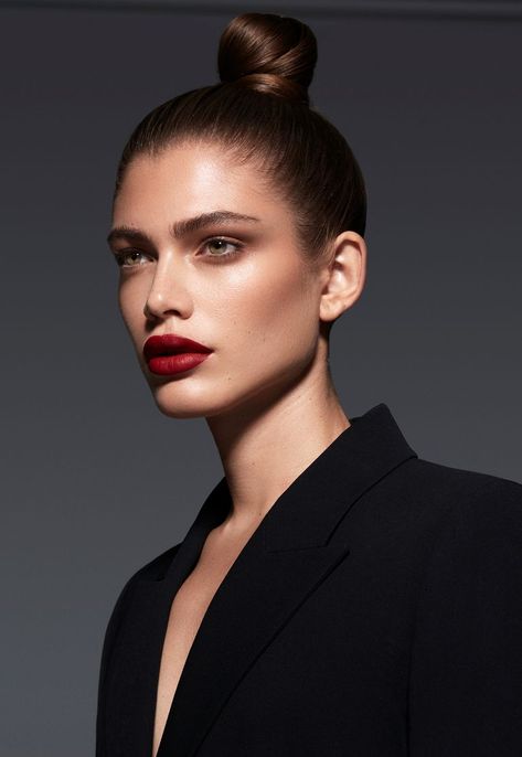 Trans Fashion, Valentina Sampaio, Catwalk Models, Victoria Secret Models, Sleek Bun, Popsugar Fashion, Victoria Secret Angels, Victoria Secret Fashion, Sleek Hairstyles