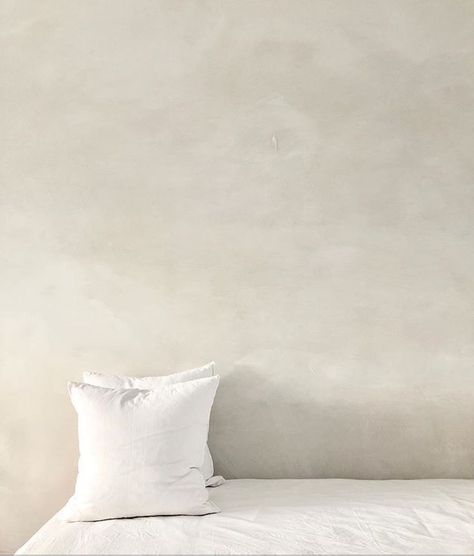 Bauwerk Colour Natural Limewash Paint Colour Mykonos Image ANOUK B #limewash #limepaint #bauwerk #texturedwalls #plasterwalls Limewash Textured Walls, Limewash Paint Bedroom, Lime Plaster Walls Interiors, Lime Paint Wall, Limewash Paint Texture, Bauwerk Paint, Lime Wash Walls, Limewash Walls, Lime Plaster