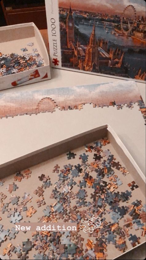 Puzzle Story Instagram, Jigsaw Puzzle Aesthetic, Puzzle Date, Puzzle Aesthetic, Couple Puzzle, Couples Puzzle, Puzzle Night, Ideal Lifestyle, Big Puzzles