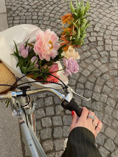 Lynn Painter, Bicycle Basket, Instagram Flowers, Flowers Delivery, Riding A Bike, Nothing But Flowers, Spring Mood, Flower Therapy, Flowers For You