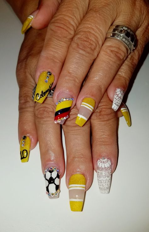 Colombia soccer nails Kit Nivea, Soccer Nails, Colombia Soccer, Colombian Culture, Soccer, Nails, Quick Saves, Beauty, Football