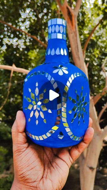 Glass Jar Decoration Ideas, Lippan Art On Glass Bottle, Diy Glass Bottle Crafts Ideas Home Decor, How To Paint Glass Bottles, Paint Bottles Diy, Lippan Art On Bottle, Bottle Art Ideas Paint, Waste Bottle Craft Ideas, Glass Bottle Crafts Ideas