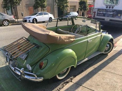 Green Bug Car, Volts Wagon Beetle, Bug Volkswagen, Hippie Car, Bug Car, Car Deco, Old Vintage Cars, The Beetle, Beetle Car