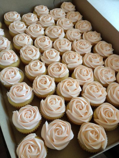 Wedding Shower Cupcakes, German Chocolate Cupcakes, Rose Cupcake, Pink Roses Wedding, Bridal Shower Cupcakes, Rose Cookies, Cupcakes Decorados, Rose Cupcakes, Apple Pies