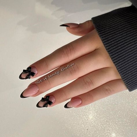 French Nail Black Tip, Small Nails Ideas Black, Black Dainty Nails, Nail Inspo With Black, Black French With Bow, Black Bows Nails, Black Nails Coquette, Black Bow Nail Design, Black Nails For Graduation