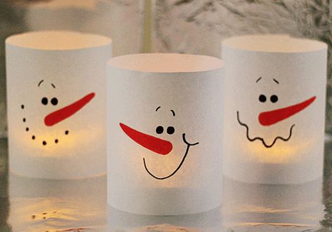 Paper Snowman Luminaries in 3 Minutes - Crafts by Amanda Snowman Luminaries, Easy Christmas Craft Ideas, Crayon Candles, Draw A Snowman, Paper Snowman, Tea Light Snowman, Snowman Diy, Diy Schneemann, Easy Christmas Craft