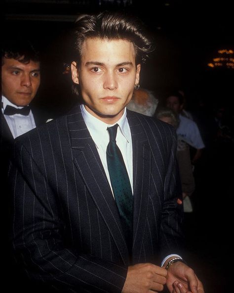 Who's your favorite? ⬇ Back to the 90's 😍 90s Johnny Depp, John Depp, جوني ديب, Model Tips, Kaptan Jack Sparrow, 90s Actors, A Man In A Suit, Johnny D, Man In A Suit