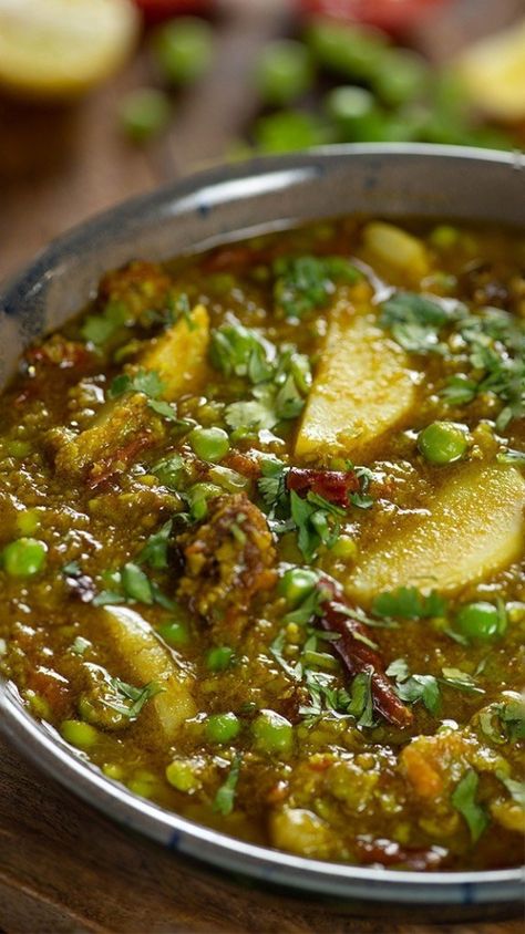 Recipes For Dinner Vegetarian Indian, New Indian Recipes, Veg Curry Recipes Indian Foods, Indian Vegetable Recipes Dinners, Vegetable Curry Recipes Indian, Dinner Ideas Vegetarian Indian, Potato Rice Recipes, Indian Curry Recipes Vegetarian, Peas Curry Indian