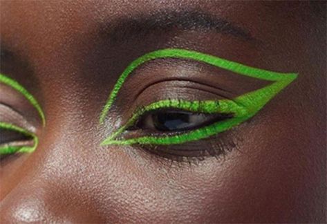 Colored Liner Looks, Green Monochromatic Makeup, Bright Green Makeup, Neon Green Makeup Looks, Jason Makeup, Neon Green Eye Makeup, Green Eyeliner Looks, Electric Green Makeup, Neon Eyeliner Looks