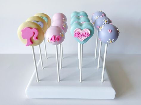 Barbie Cake pops for a 40th Birthday 💖 #cakepops #barbiecakepops #barbie #40thbirthday #barbiegirl #birthdaycakepops Malibu Barbie Cake Pops, Barbie Cakepops, Barbie Cake Pops, Cupcake Toppers Free, Pop Ideas, Barbie Birthday Party, Barbie Theme, Barbie Cake, Malibu Barbie