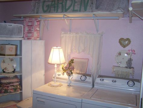 *･゜*:fairynests:*゜･* Shabby Chic Laundry Room, Pink Laundry Rooms, Casa Clean, Dreamy Room, Romantic Homes, Laundry Room Decor, Dream House Decor, House Inspo, Dream Room