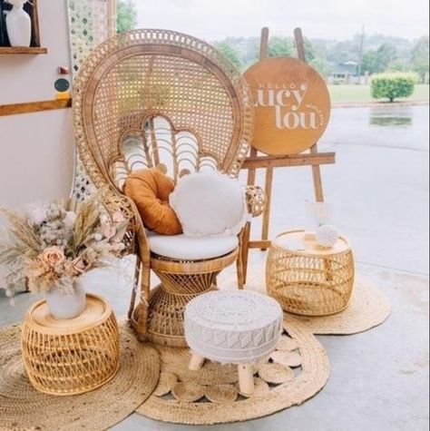 Peacock Chair Baby Shower Ideas, Peacock Chair Decor, Instagram Walls, Picnic Table Decor, Picnic Business, Elegant Tablescapes, Picnic Inspo, Peacock Chairs, Bridal Fair