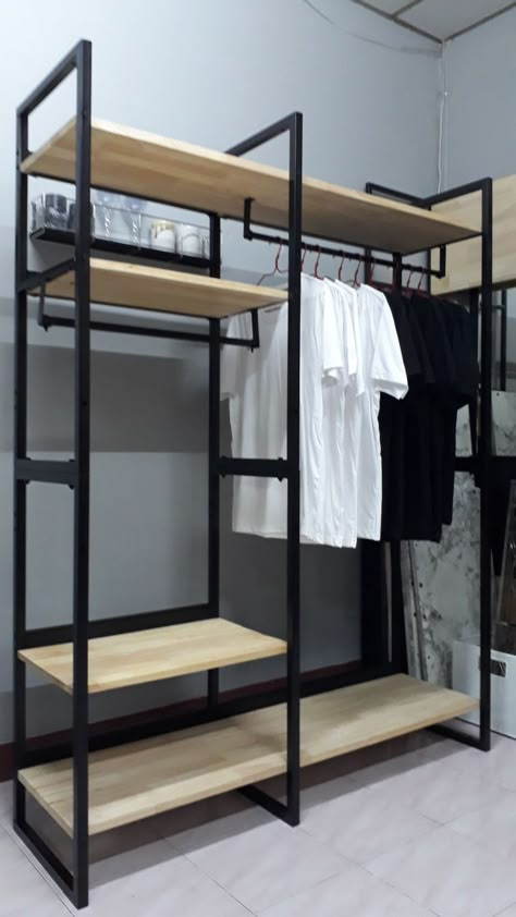 Industrial Wardrobe, Store Shelves Design, Mens Bedroom Decor, Steel Furniture Design, Luxury Closets Design, Industrial Design Furniture, Open Closet, Metal Furniture Design, Casa Vintage