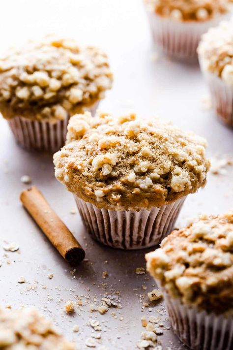 Cinnamon Oat Muffins, Oatmeal Raisin Muffins, Cinnamon Oatmeal Muffins, Banana Cinnamon Muffins, Oatmeal Muffin Recipes, Walnut Muffins, Pan Cookies, Moist Muffins, Scones Easy