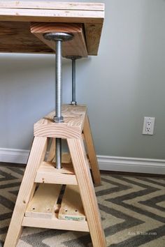 Adjustable Sawhorse, Sawhorse Desk, Into The Wood, Adjustable Height Table, Diy Holz, Diy Coffee Table, Adjustable Table, Free Plans, Diy Desk