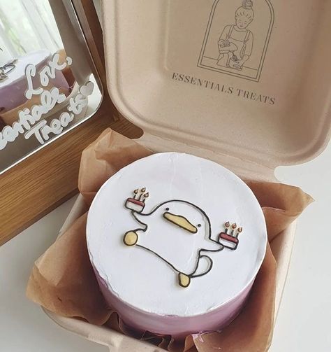 Cute Funny Birthday Cake, Bento Cartoon Cake, Funny Cake Designs Birthday, Cute Bento Cake Design, Funny Bento Cake Design, Small Birthday Cake Aesthetic, Small Cake Designs Minis, Birthday Bento Cake Ideas, Bento Cake Funny