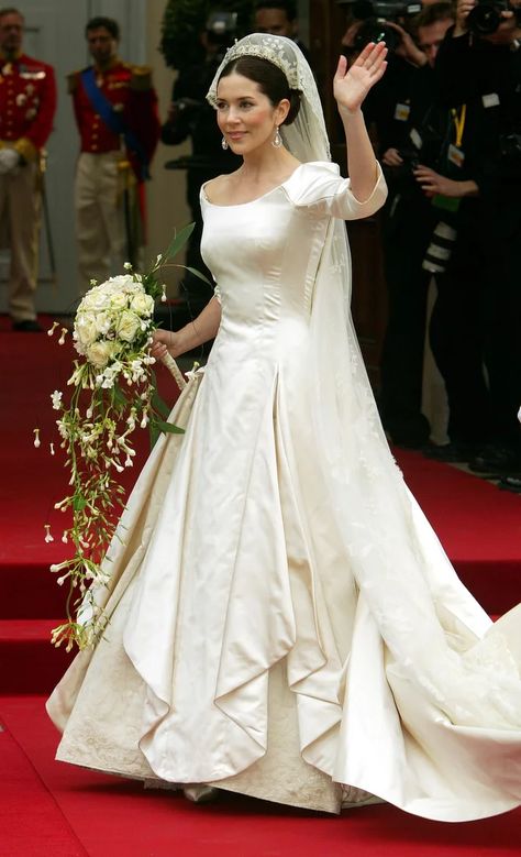 Denmark Wedding, Kroonprinses Victoria, Kroonprinses Mary, Royal Wedding Gowns, Mary Donaldson, Princess Marie Of Denmark, The Princess Bride, Celebrity Wedding Dresses, Royal Wedding Dress