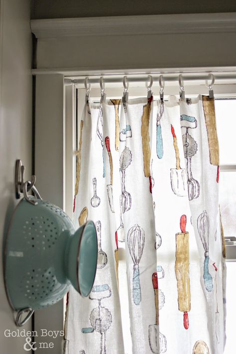 Easy DIY curtains made with kitchen towels-www.goldenboysandme.com Tea Towel Curtains, Trailer Curtains, Towel Curtains, Home Made Camper Trailer, Kitchen Ideas Contemporary, Porch Goals, Camper Decor Ideas, Living A Simple Life, Mission House