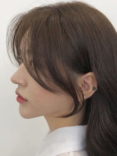 Koran curtain bangs (side bangs) Side Bang Haircuts, 앞머리 스타일, Korean Bangs Hairstyle, Korean Bangs, Side Bangs Hairstyles, Hair Inspiration Long, Bangs With Medium Hair, Hair Stylies, Haircuts For Medium Hair