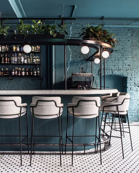 Restaurant In London, Bar In Casa, London Hotel, White Bar Stools, Decoration Restaurant, Design Café, Bar Interior Design, Open Dining Room, London Bars