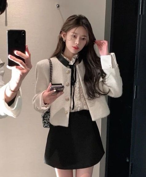 Fashion Outfits Chanel, Channel Outfits Classy, Rok Mini, Estilo Preppy, Korean Fashion Dress, Classy Casual Outfits, Stylish Clothes For Women, 가을 패션, Fashion Design Clothes