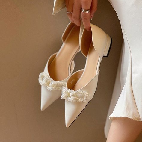 Comfort Dress Shoes Women, Block Pump Heels, Flat Elegant Shoes, Flat Bride Shoes, Elegant Shoes Classy, Styling Flats, Wedding Flat Shoes, Elegant Shoes Flat, Elegant Shoes Heels