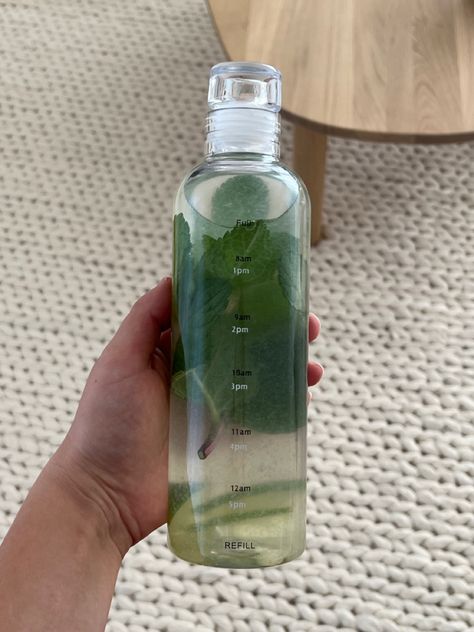 #drink #water #drinking #aesthetic #aesthetictumblr #health #healthydrink #mint Water Drinking Aesthetic, Eau Aesthetic, Hydration Aesthetic, Drinking Aesthetic, Healthy Shots, Almond Daughter, Mint Water, Cucumber Water, Water Aesthetic