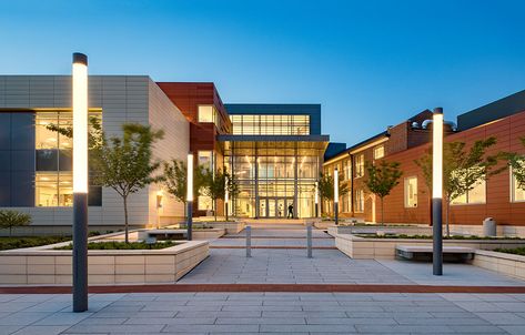 High School Exterior, High School Architecture, Modern High School, School Exterior, Teaching Styles, Architecture Schools, High School Design, High School Project, American High School