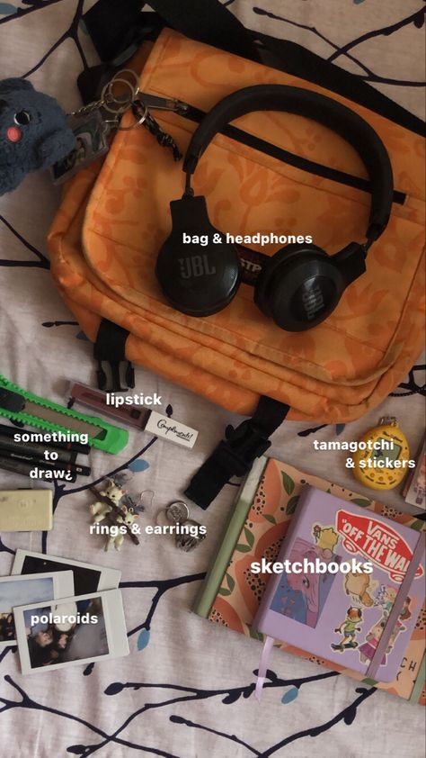 Whats In My Small Bag, Whats In My Messenger Bag, What’s In My Messenger Bag, School Bag Tour, Bag Tour, What's In My Backpack, Everyday Bag Essentials, Uni Bag, Sac Tote Bag