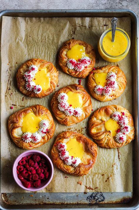 Passion Fruit Breakfast, Trendy Desserts 2023, Passion Fruit Jam, Passion Fruit Cookies, Passion Fruit Dessert, Fruit Danish, Biscuits And Jam, Pretty Baking, Fruit Curd