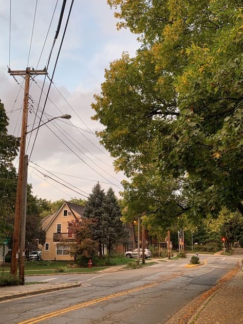 Small Town Life Aesthetic, Maine Aesthetic, Small Town Mystery, All The Bright Places, Midwest Emo, Small Town America, Small Town Life, Small Town Romance, Save File