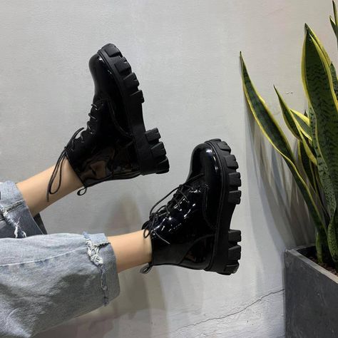 Casual Shoes Women Sneakers, Korean Shoes, Pretty Heels, Pretty Shoes Sneakers, Shoes Heels Classy, Cute Shoes Heels, Shoes Outfit Fashion, Loafer Shoes Women, Stunning Shoes