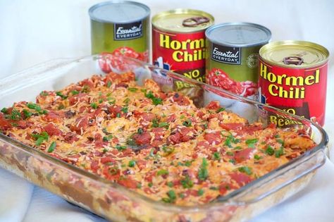 Hormel Chili Recipe, Kipper Recipes, Chili Rice Casserole, Chilli Casserole, Chili Recipies, Canned Beans Recipe, Chili Cornbread Casserole, Chili Without Beans, Hormel Chili