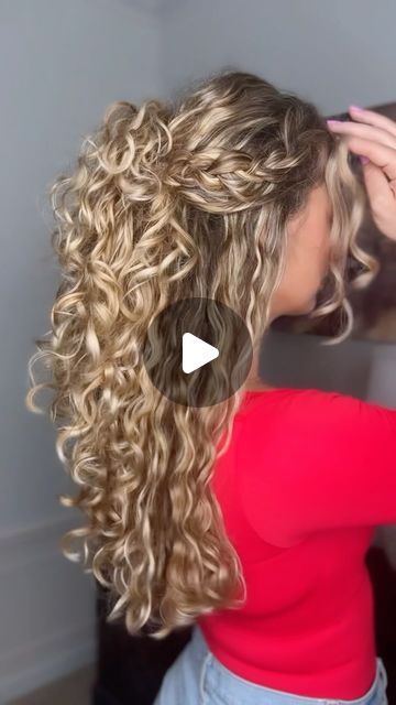 Hairstyle With Braids, Down Curly Hairstyles, Long Layered Curly Hair, Curly Hair Half Up Half Down, Curly Hair Dos, Curly Hair Up, Half Up Hairstyle, Curly Hair Braids, Curly Wedding Hair